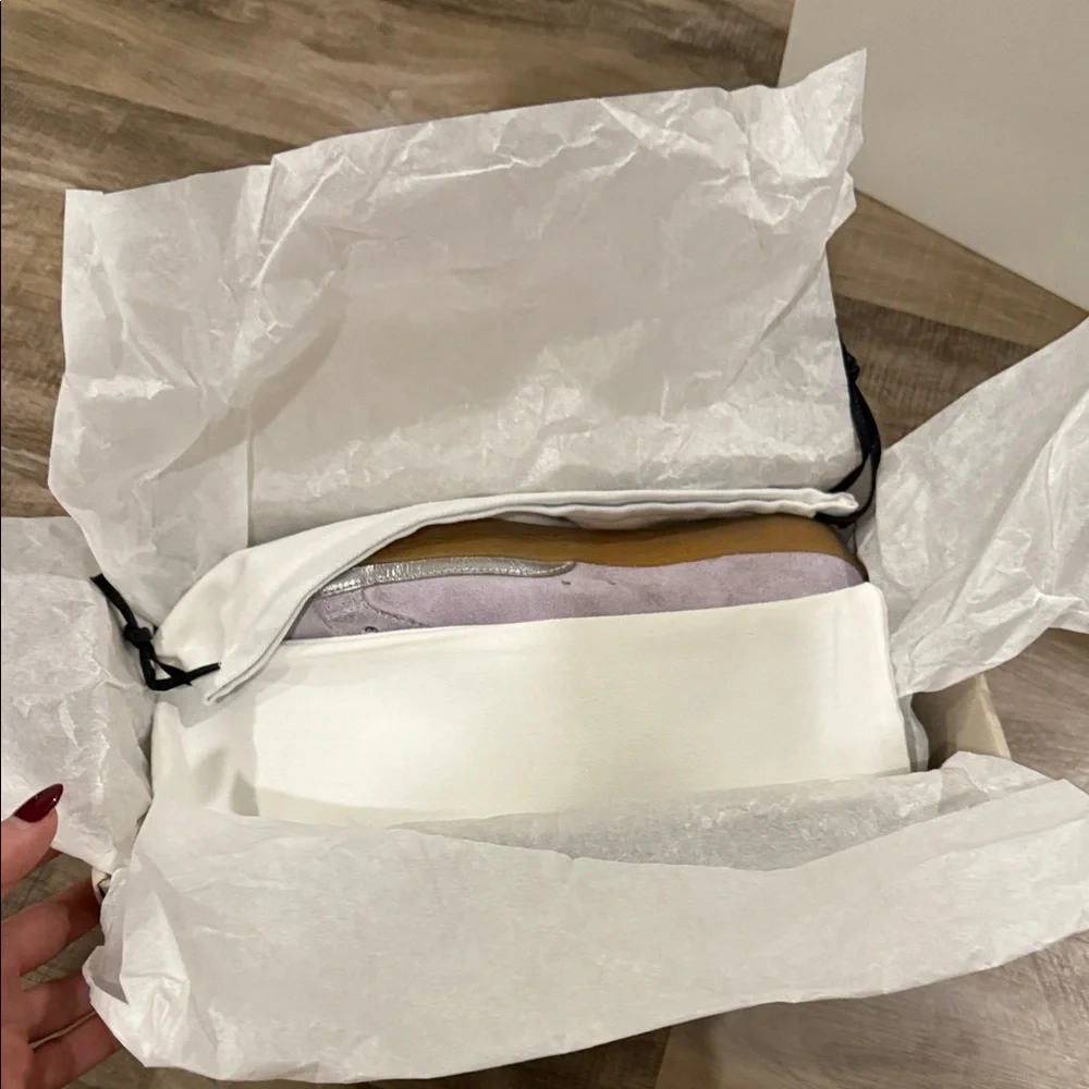 NWT in box Golden Goose Women's Sneakers in White and Navy with Glitter Laces - Picture 10 of 14